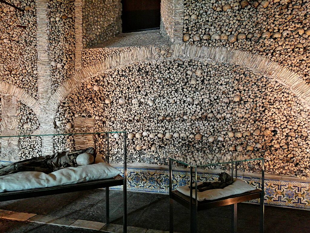 Viaggio nella penisola Iberica: capela dos ossos